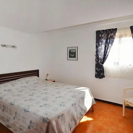In With A Shared Pool Apartment *